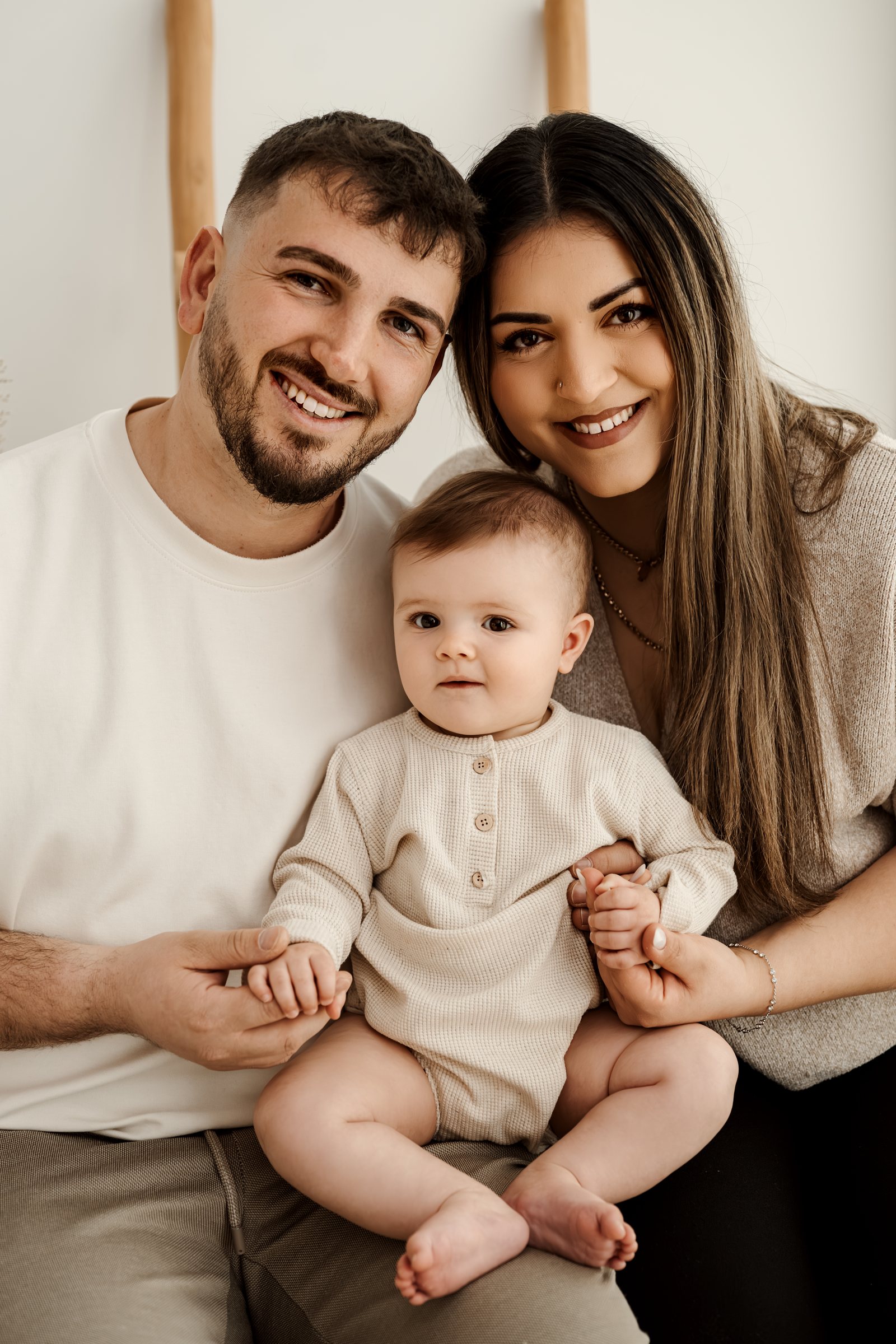 Mama, Papa und Baby im Studio